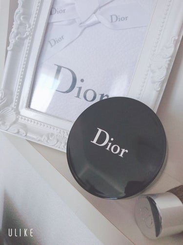 Dior💕ディオールスキン フォーエバー コントロール ルース パウダー(001)💖

仕上がりはセミマット。
Tゾーンは化粧崩れしますが、秋～冬なら目立ちません💕
色の付かないパウダーなので、ファンデ