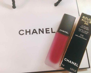 ★CHANEL★
•ルージュアリュールインク #174 メランコリア
¥4,200

アリュールインクの新色です。
ワインレッドのぶどう色🍇
ぐっと秋っぽい顔になるカラー。
私はあまり濃く付けると似合わ