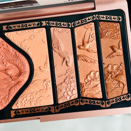 牡丹鏤月浮雕 百鳥朝鳳/花西子/アイシャドウパレットを使ったクチコミ(4枚目)