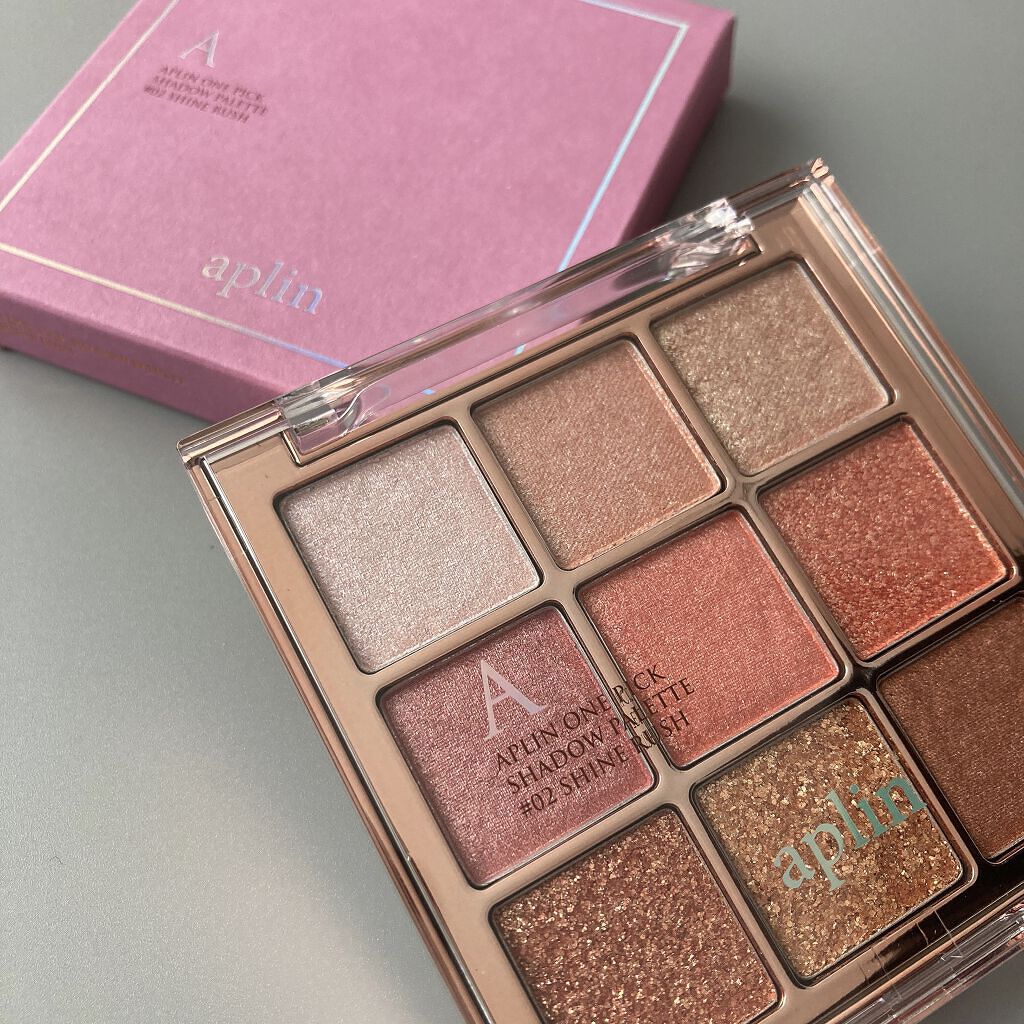 aplin.
one pick eye shadow pallet
02.シャインラッシュ

春にぴったりなパレット🎨
これひとつでオフィスメイクから
お出かけキラキラメイクまで楽しめます♡

何パターンかスウォッチしたかったんですが
目