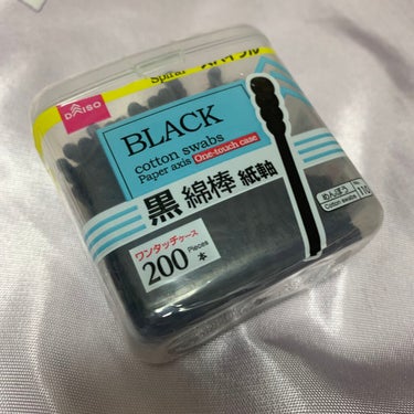 ダイソーに売っている黒綿棒です！

白だと、わかりづらくて、汚れてるのか判断がしづらいけど、黒だと、すぐにわかるのでめっちゃいい！しかも、ロール形状なので、めっちゃ掃除しやすいし、お勧め！

先っぽが太