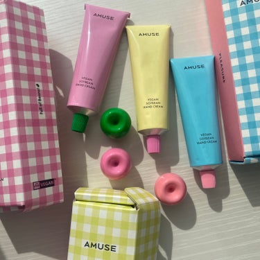 AMUSE ヴィーガン豆ハンドクリームのクチコミ「AMUSE　ヴィーガン豆ハンドクリーム

めちゃくちゃ可愛いハンドクリーム♡
持ってるだけでテ.....」（1枚目）