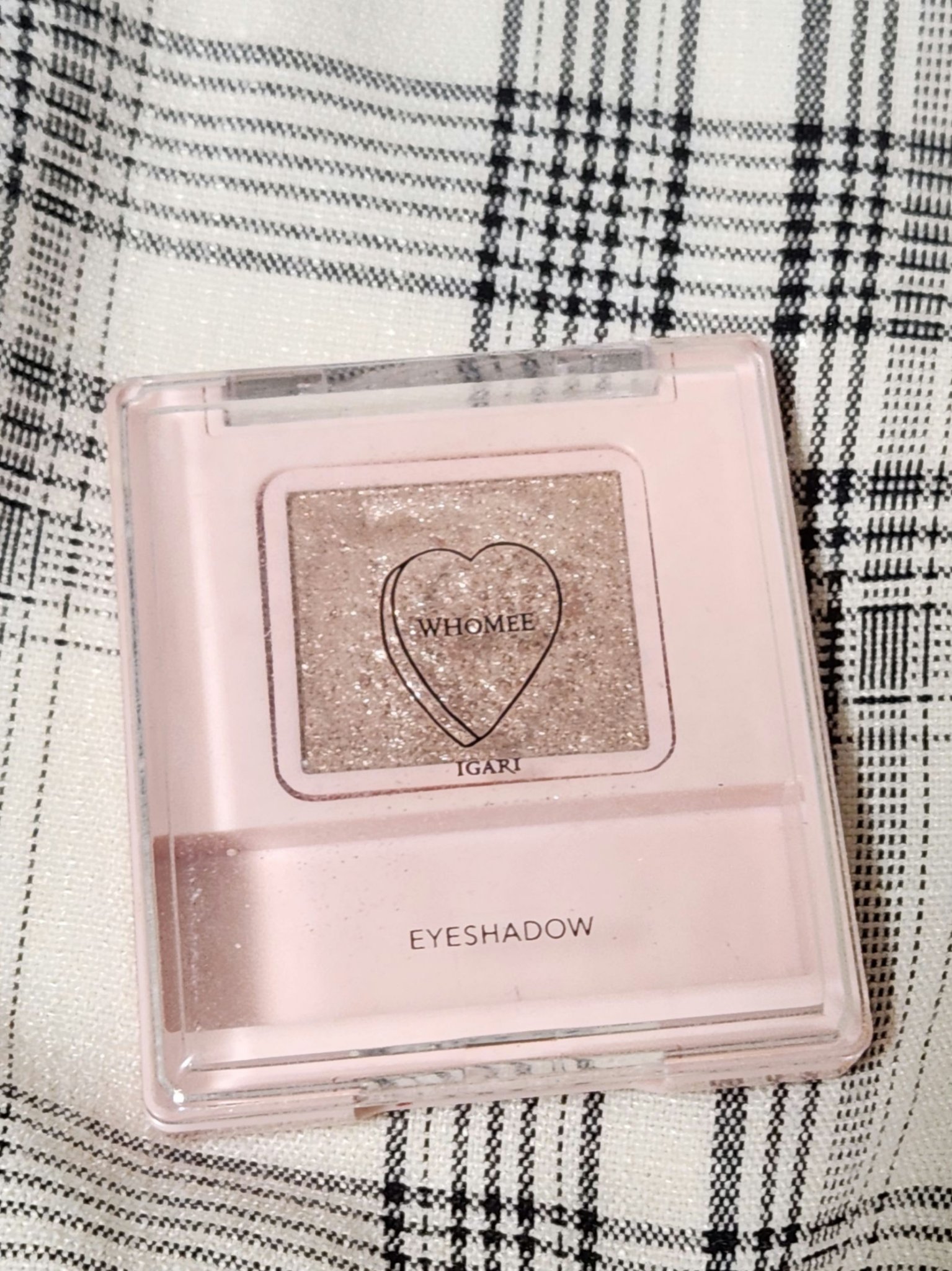 フーミー シングルラメシャドウ メリンダベージュ/WHOMEE/単色アイシャドウを使ったクチコミ（2枚目）