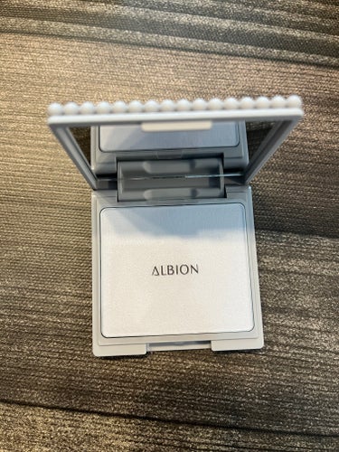 アルビオン スタジオ  オパルセント オーラ/ALBION/プレストパウダーを使ったクチコミ（2枚目）