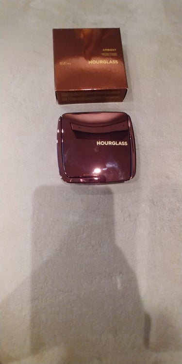 Hourglass Ambient Lighting Powder/HOURGLASS/プレストパウダーを使ったクチコミ（1枚目）