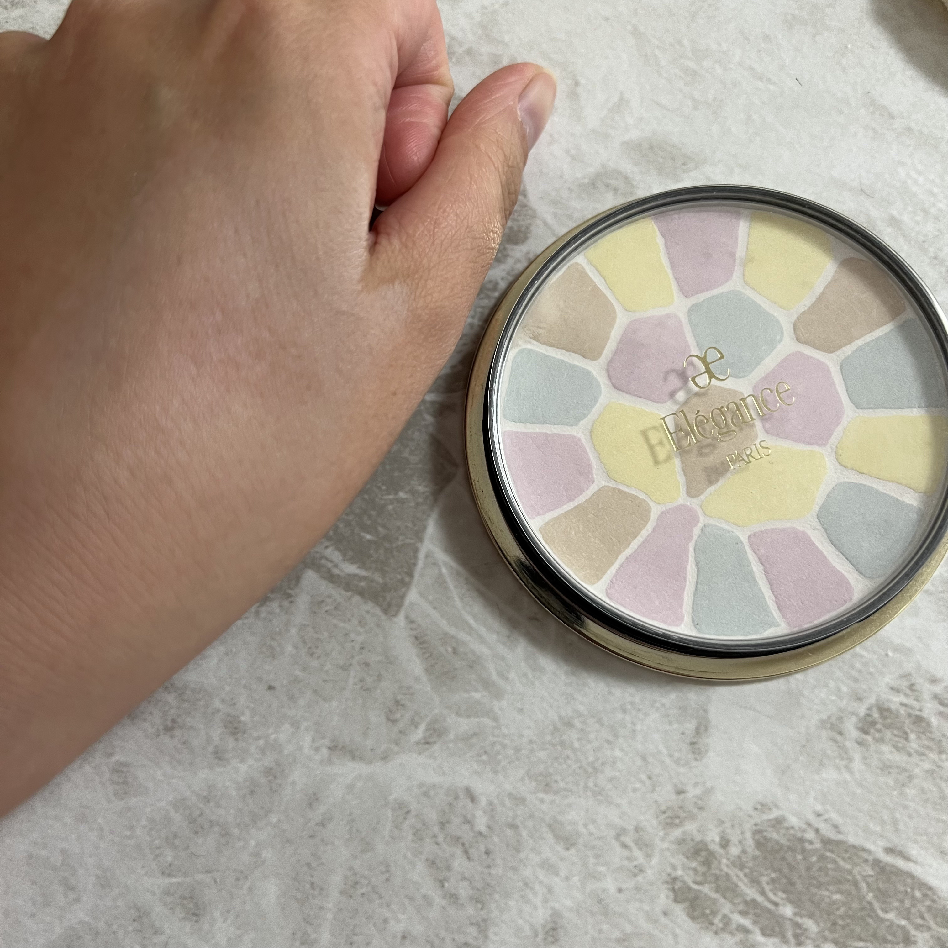 エレガンス ラ プードル オートニュアンス リクスィーズ Ⅳ/Elégance/プレストパウダーを使ったクチコミ（3枚目）