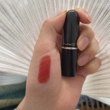 
mac リップスティック　チリ

macで有名大人気リップ。
赤オレンジ最強リップ🍅🍊

オレンジメイクにもブラウンメイクにも
相性抜群！どのシーズンにも使いやすい色味🍅🍊
絶対顔映える。
これも一本