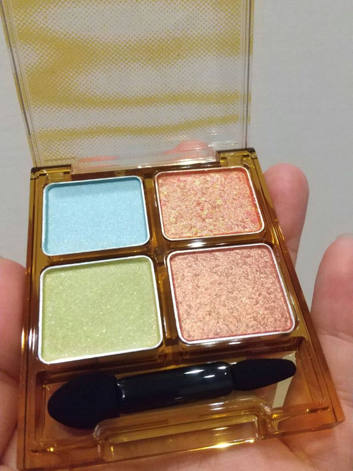 ビーチバカンスグリッターパレット/KATE/アイシャドウパレットを使ったクチコミ（2枚目）