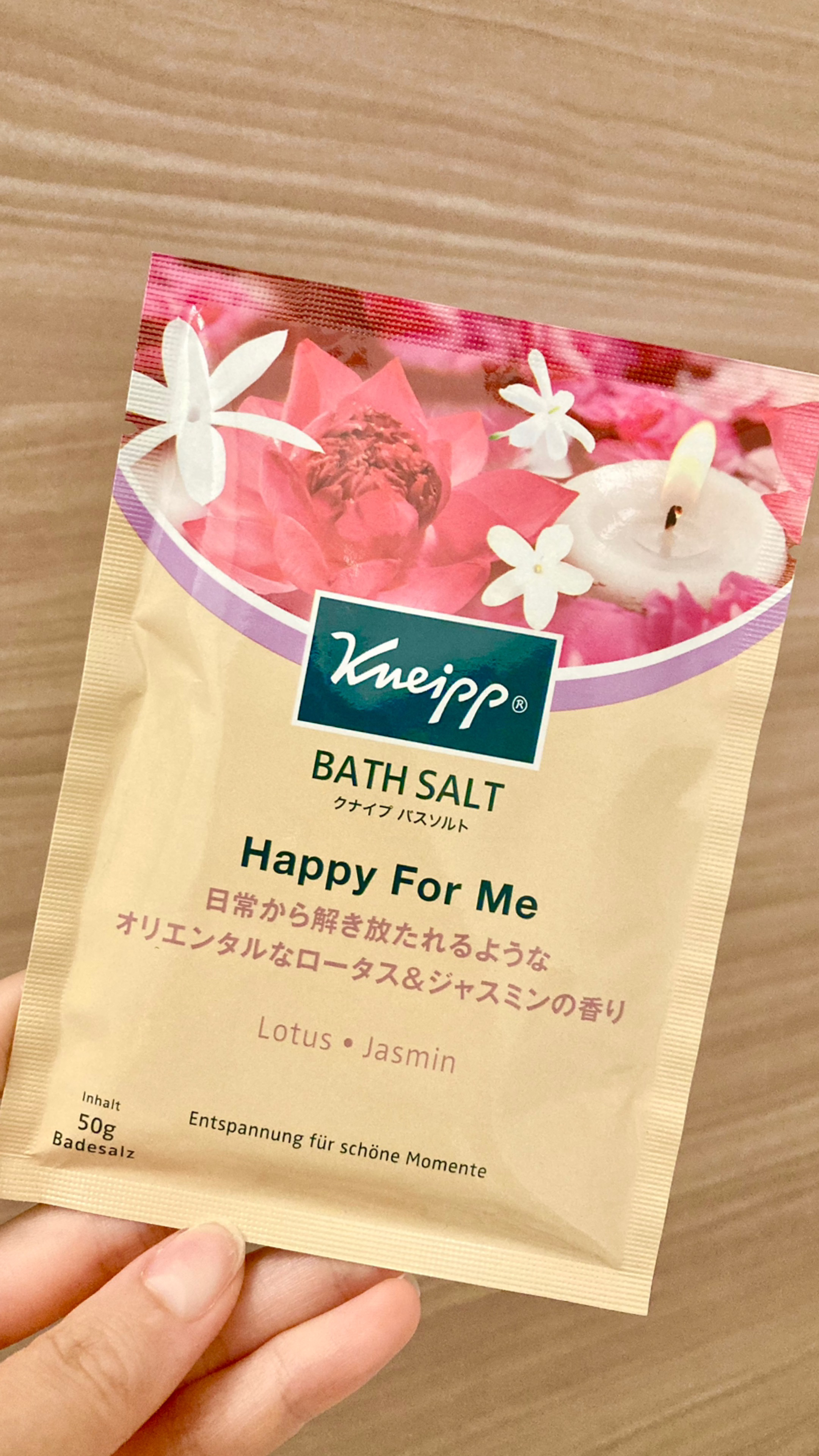 バスソルト ハッピーフォーミー ロータス＆ジャスミンの香り 50g【旧】/クナイプ/無機塩系入浴剤を使ったクチコミ（1枚目）