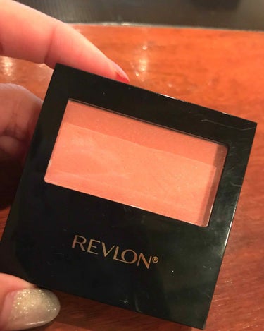 REVLON マット パウダー ブラッシュのクチコミ「◎レブロン 302番
パーフェクトリーナチュラルブラッシュ

オレンジとピンク、いいとこ取りの.....」（1枚目）