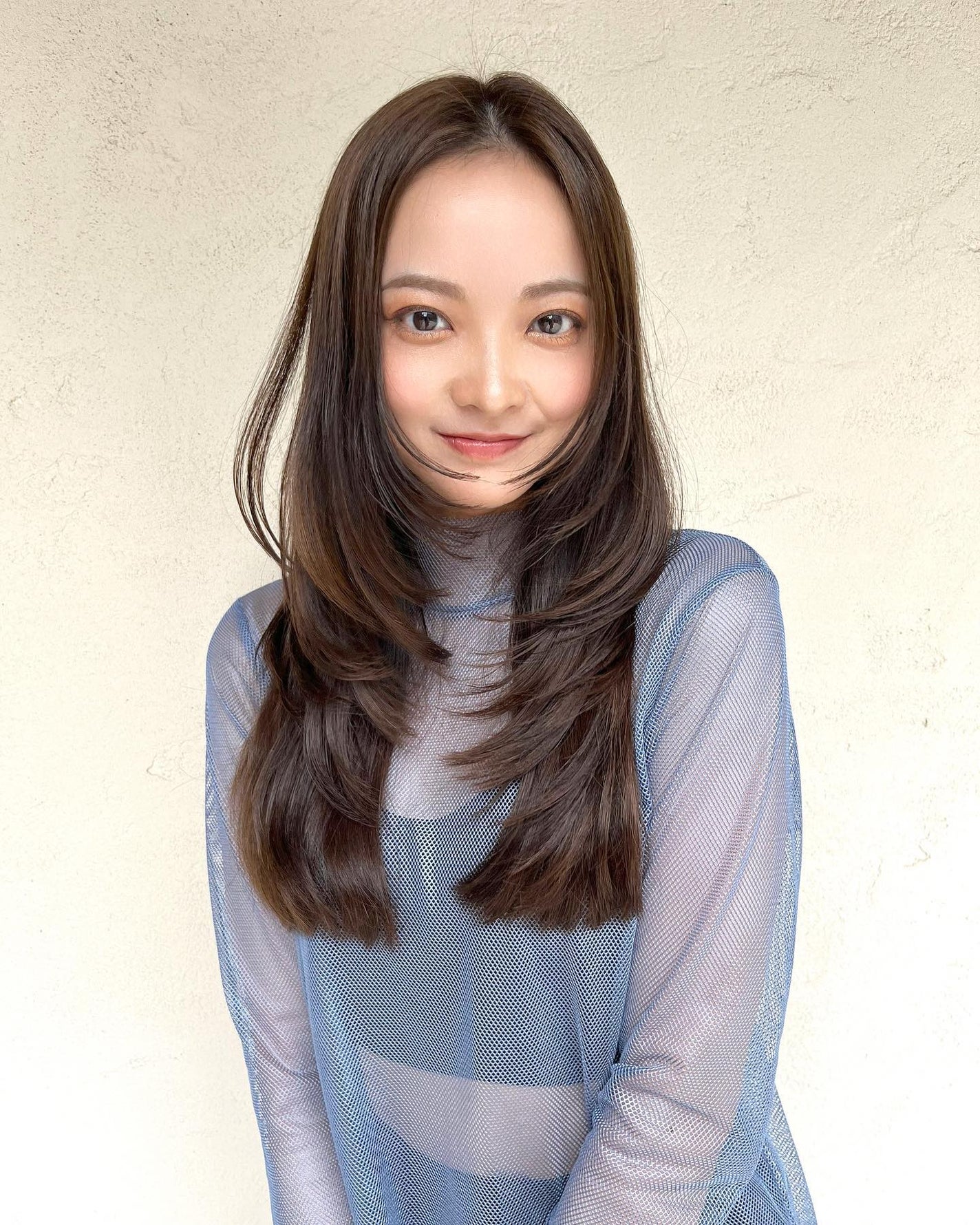 HARUNA on LIPS 「ロングのスタイルに、レイヤーカット💇🏼♀️ストレートヘアでも..」(3枚目)