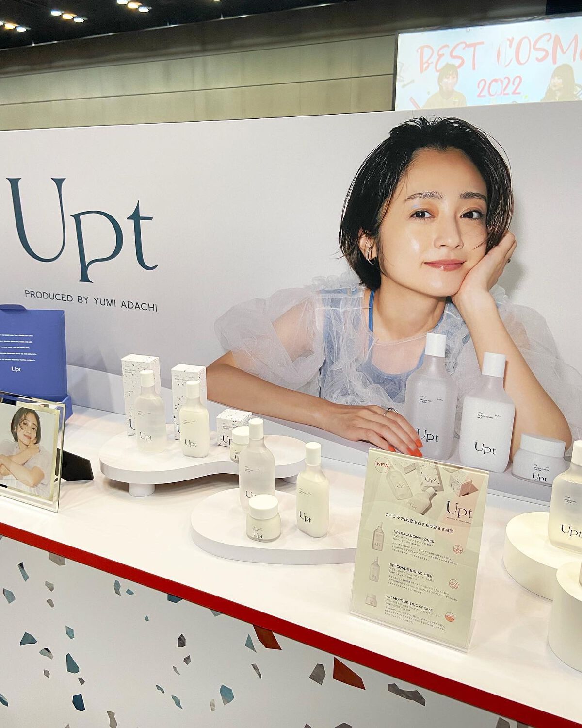 airi__koizumi on LIPS 「2022年もラストスパート!コスメ界隈ではベスコスの時期となっ..」(3枚目)