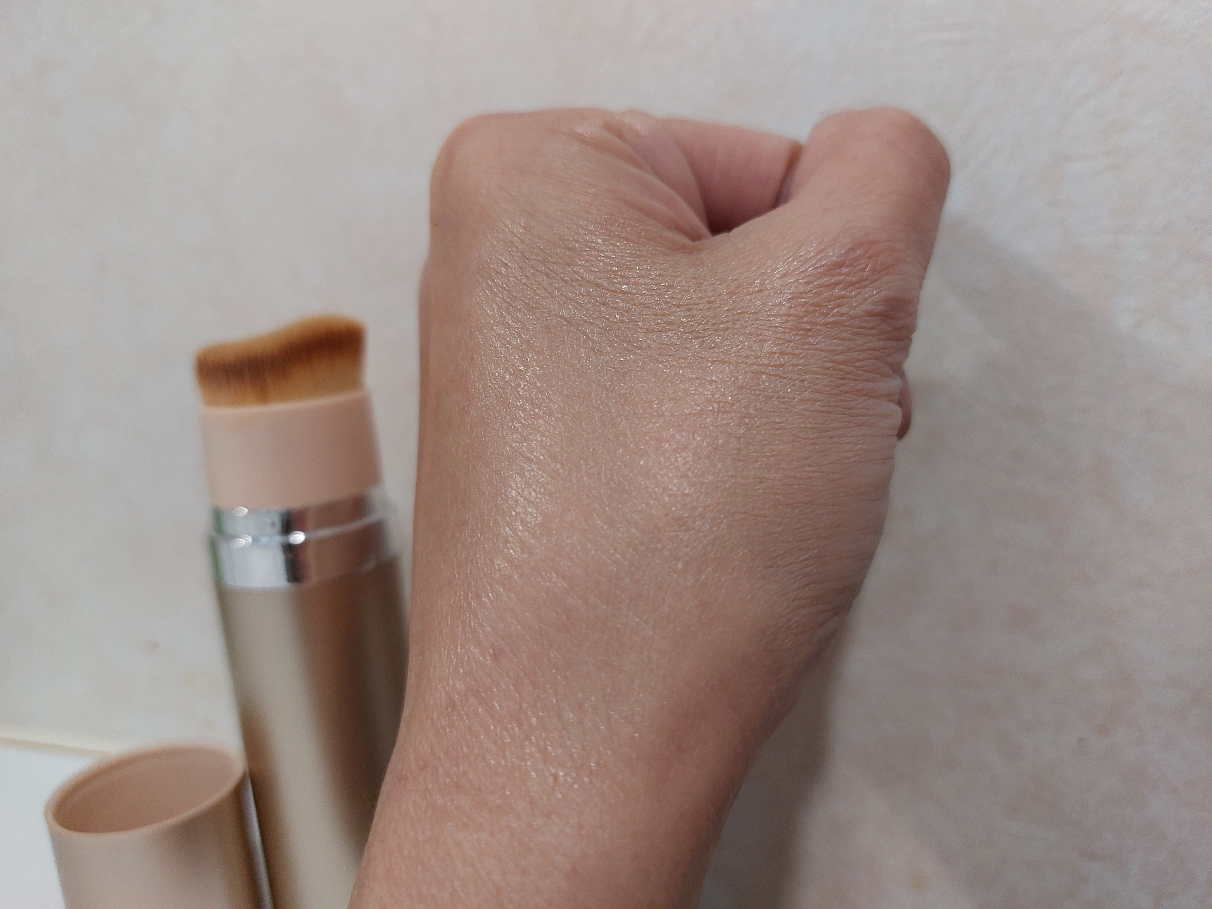 KAMIKA シルキースティックファンデーション べージュ6/6入荷新鮮 KAMIKA / シルキースティックファンデーション(旧) ベージュの