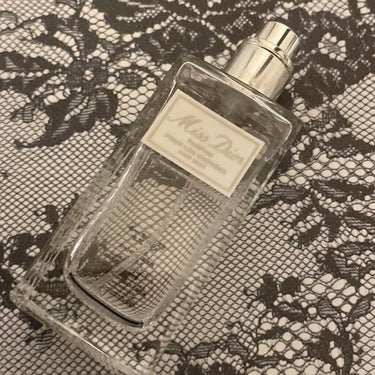 ★Dior

★ミス ディオール ヘア ミスト

見た目も可愛いし
プレゼントとかにもぴったり！

フローラル系のいい香りで
もちもいいし、つけなおしもいらない
のでおすすめです！