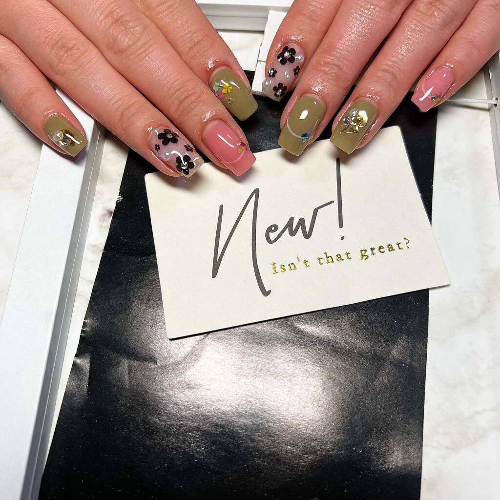 cst on LIPS 「#押し花ネイル#お花ネイル#春ネイル💅#ネイル好きな人と繋がり..」(4枚目)