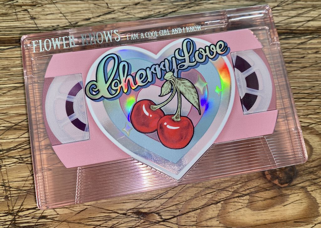 レトロマグネティック アイシャドウパレット/FlowerKnows/アイシャドウパレットを使ったクチコミ（2枚目）