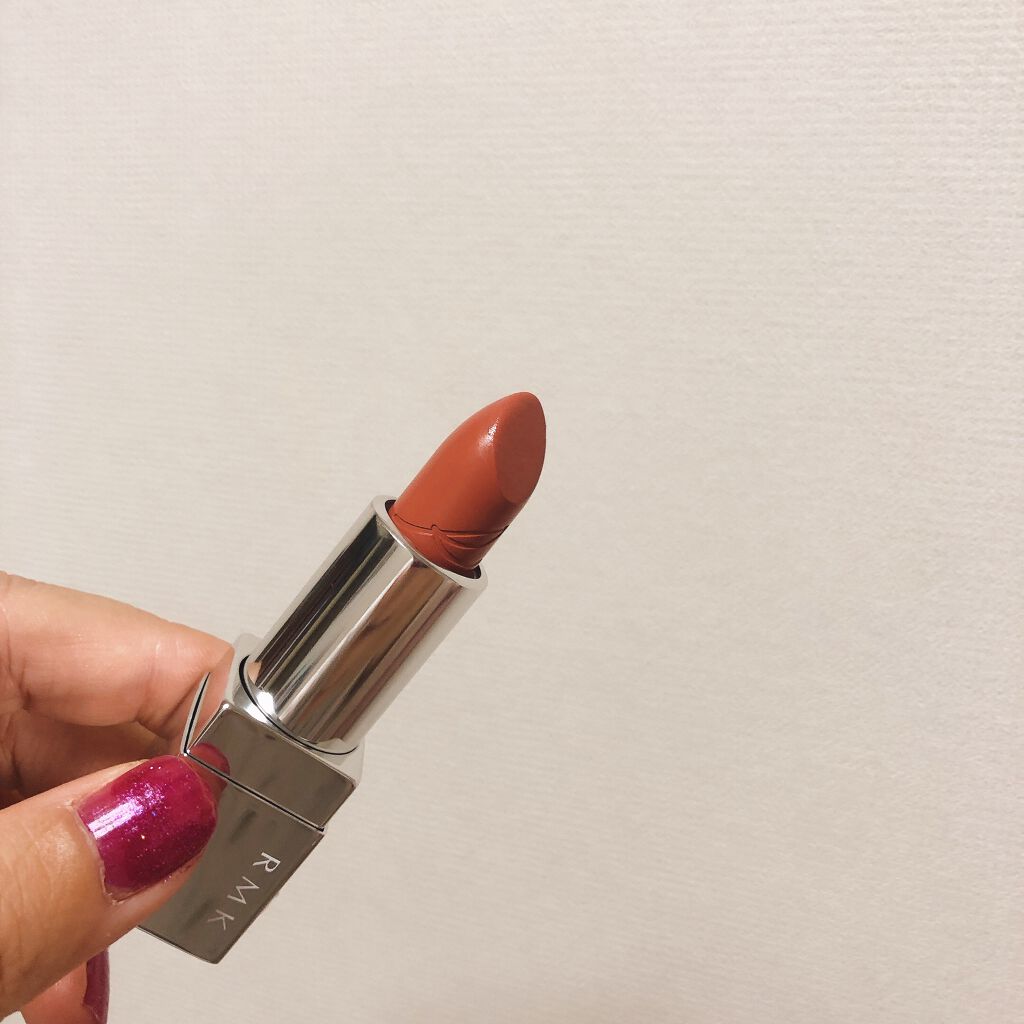 今日買ったモノ〜🛍

rmkのザベージュライブラリーリップスティック　03番　シャーロットピーチ

CHANELのラ バーズ オンブル ア ポピエール

RMKのリップ初めて買ったけどとってもするんするんなめらか〜💄✨
密着力もあるし良