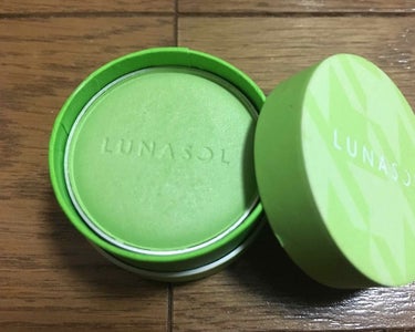 マカロンニュアンスアイズ/LUNASOL/パウダーアイシャドウを使ったクチコミ（2枚目）