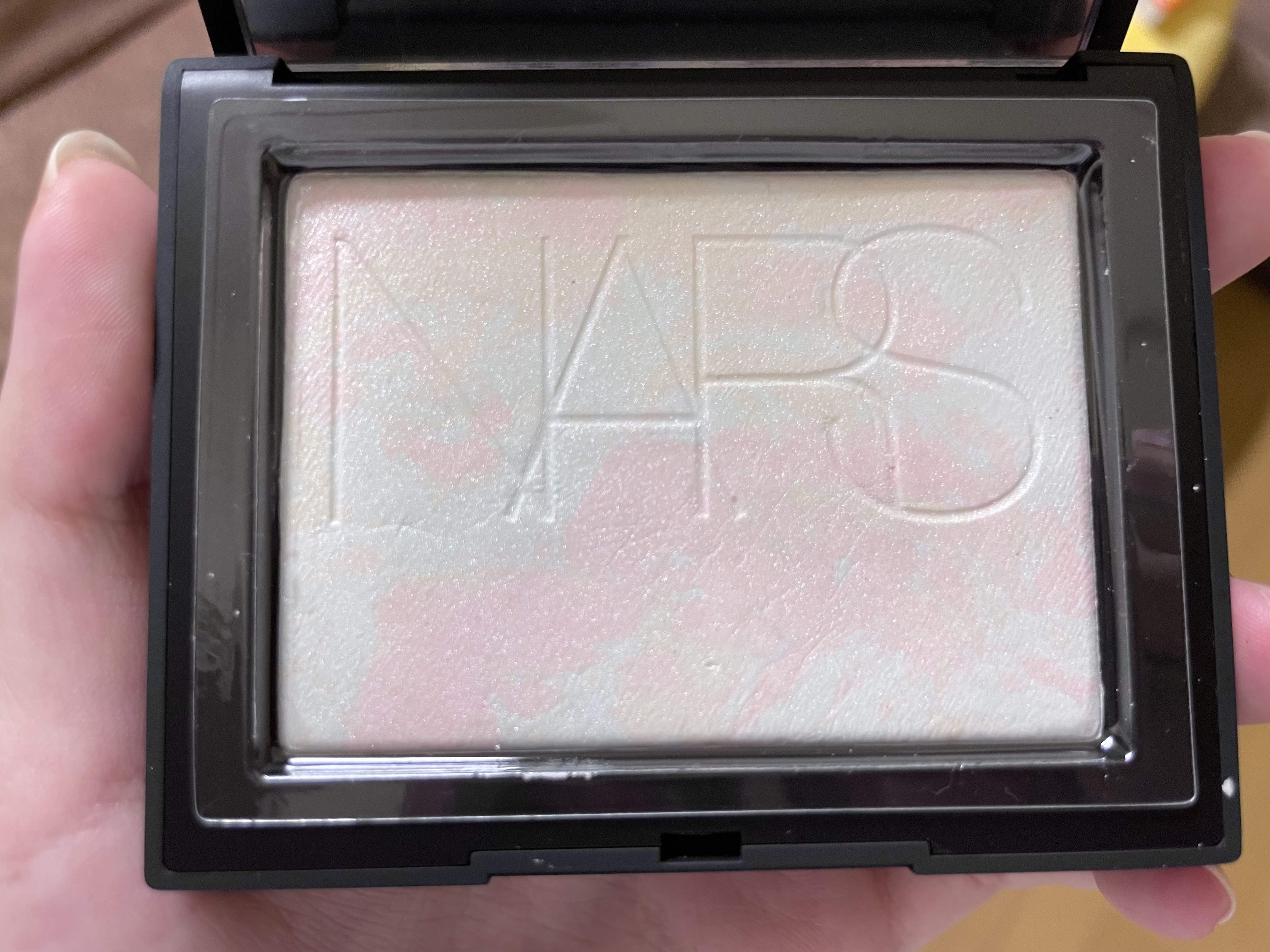 ライトリフレクティング プリズマティックパウダー MOONWAVE/NARS/プレストパウダーを使ったクチコミ（3枚目）