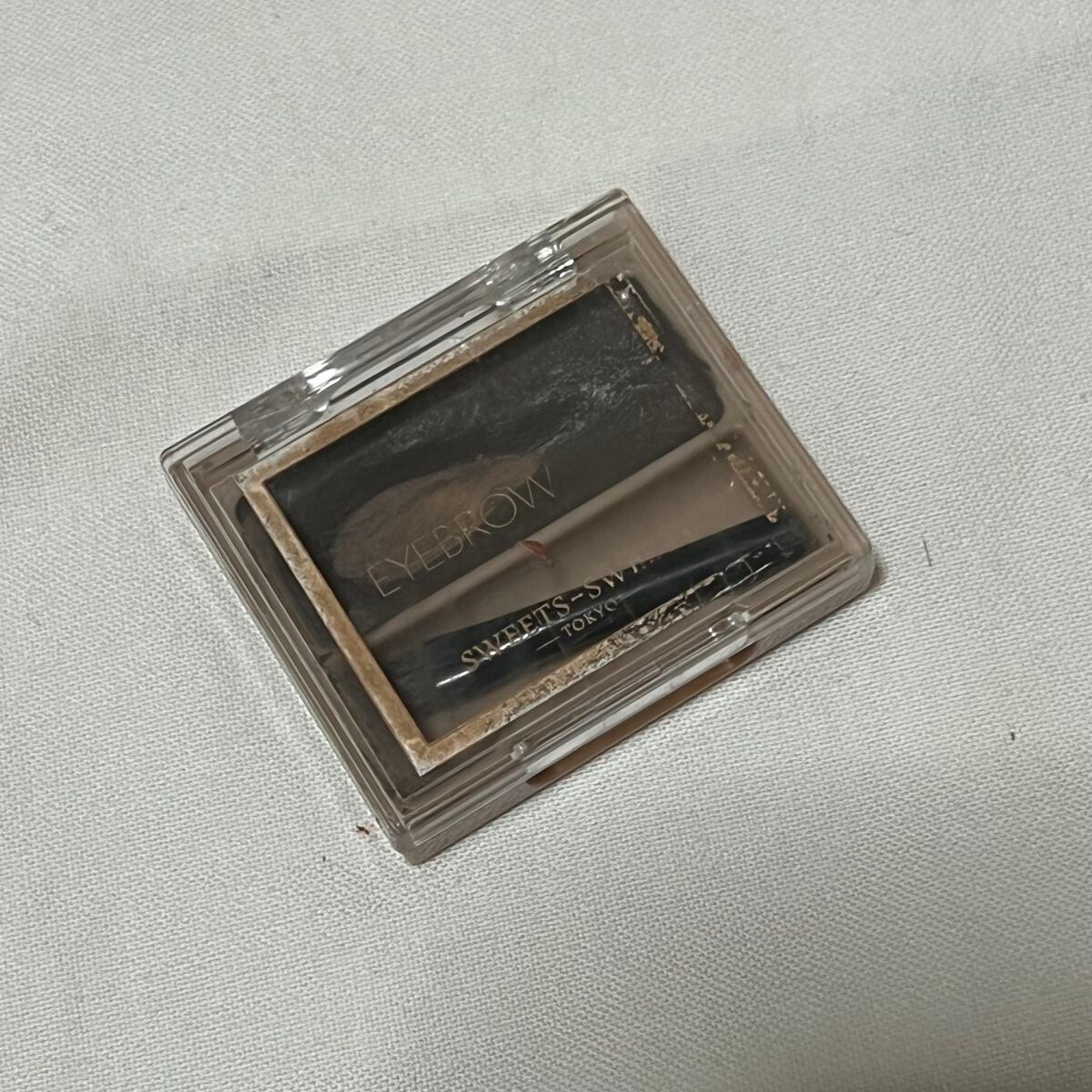 ゆとり on LIPS 「底見えアイブローワックスこれマジで落ちない。プールとか行くと流..」(1枚目)