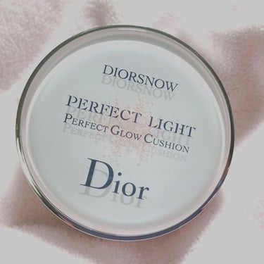 Dior　スノーパーフェクトライトクッション

ずーっとノーファンデ民だったのですが
5年ぶりにファンデ使用しました！

今の時期マスクつけるので
ファンデはマスクについてしまいます、、

カバー力は低