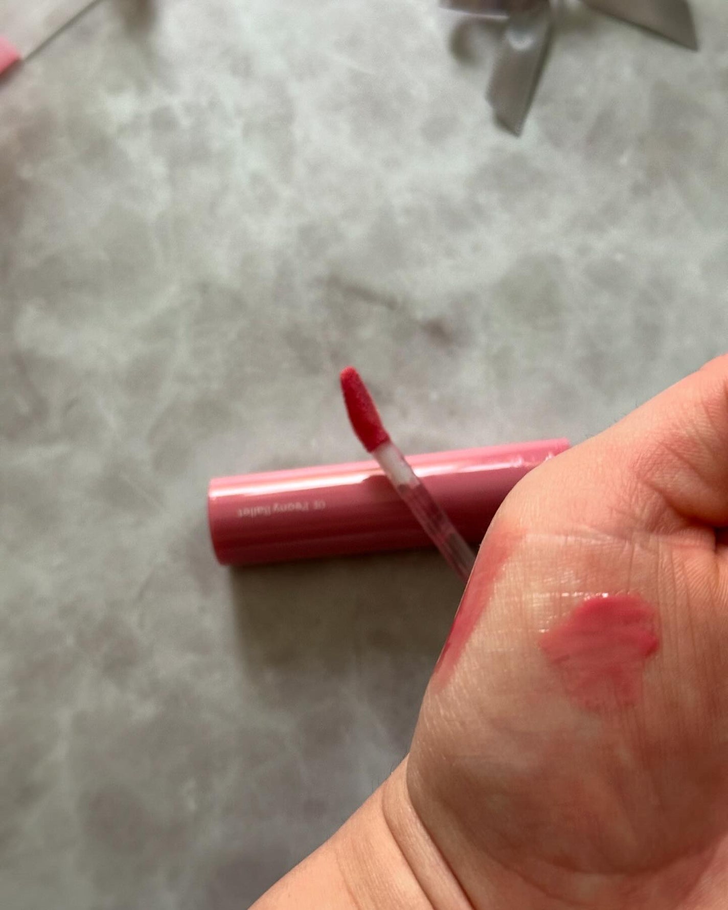 グラスティングカラーグロス/rom&nd/リップグロスを使ったクチコミ(2枚目)