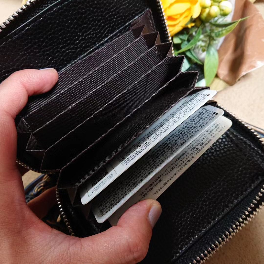 真紅 on LIPS 「ミニ財布&キーケース一体型タイプ。財布とキーケース、2つ持たな..」(5枚目)