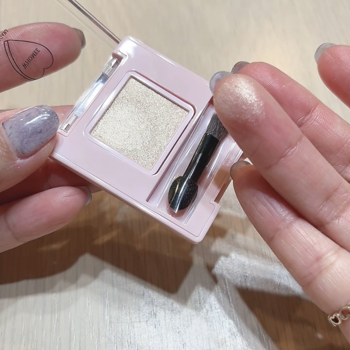 フーミー シングルラメシャドウ/WHOMEE/単色アイシャドウを使ったクチコミ（3枚目）