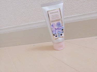 🎗️ハンドクリーム🎗️

紹介していきます。
イエイ(≧∇≦)


最近友達に買ってもらったハンドクリームは少しお高めのような良い香りの香水のような匂いがします！（大胆ですみません）
友達によると「ドン