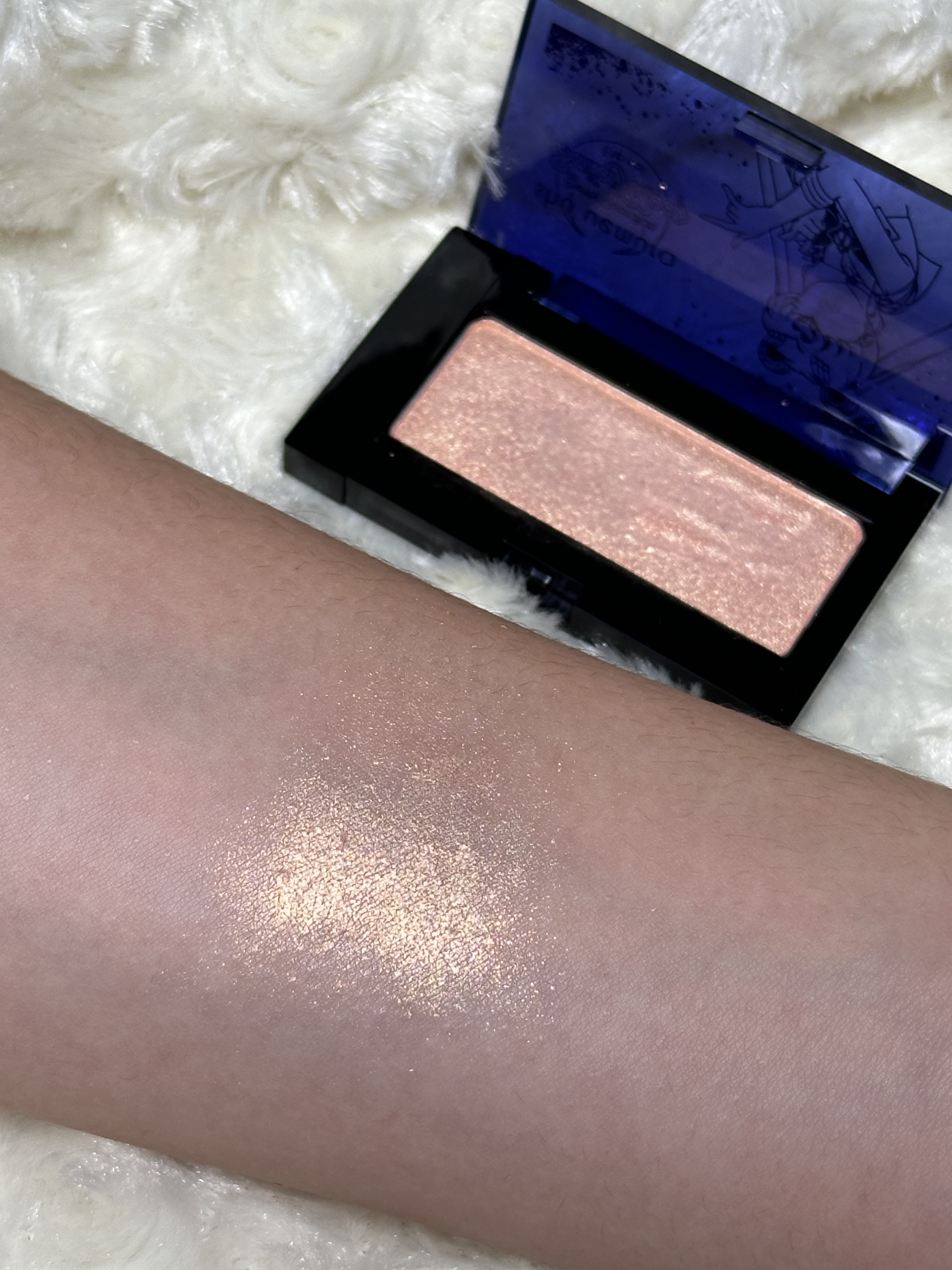 ムーン クライシス ハイライター ムーンライトハニー/shu uemura/パウダーハイライトを使ったクチコミ（2枚目）