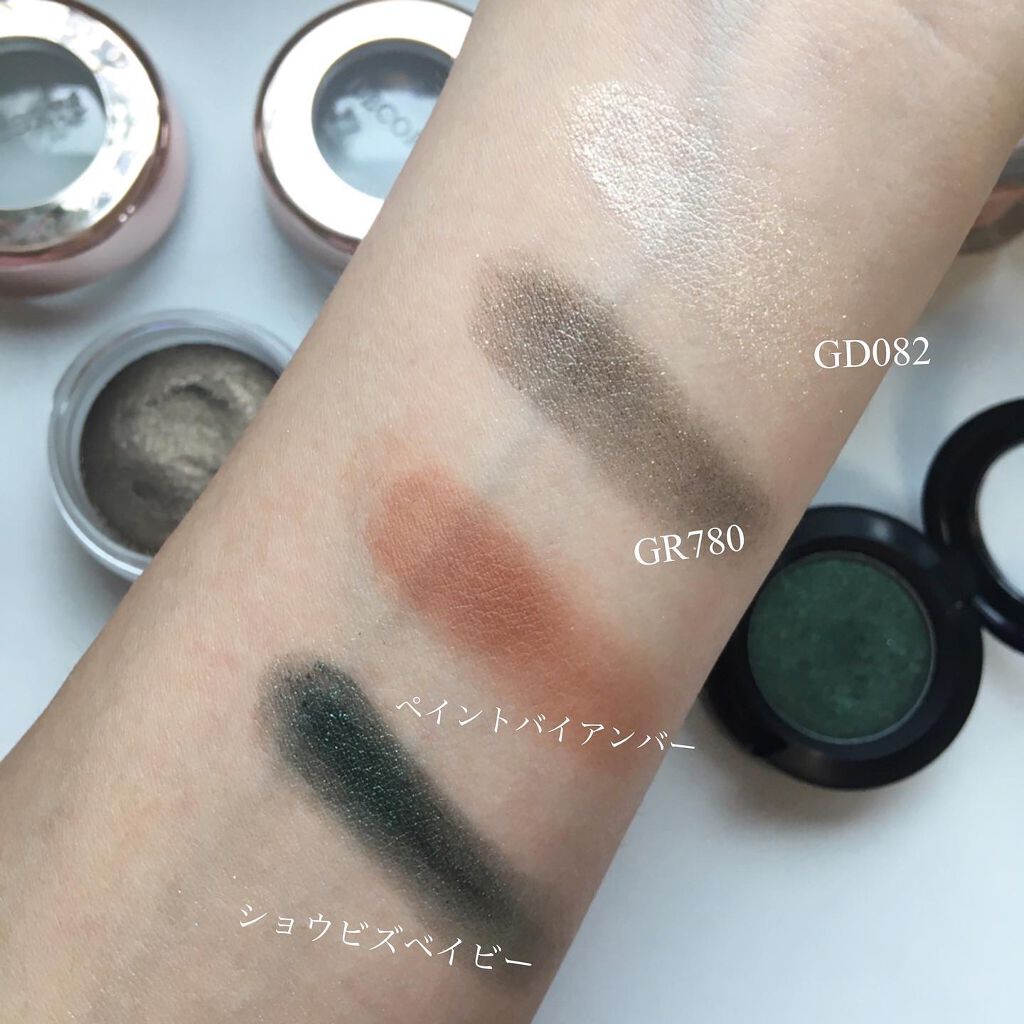 スモール アイシャドウ ザッツ ショウビズ ベイビー/M・A・C/単色アイシャドウを使ったクチコミ（3枚目）