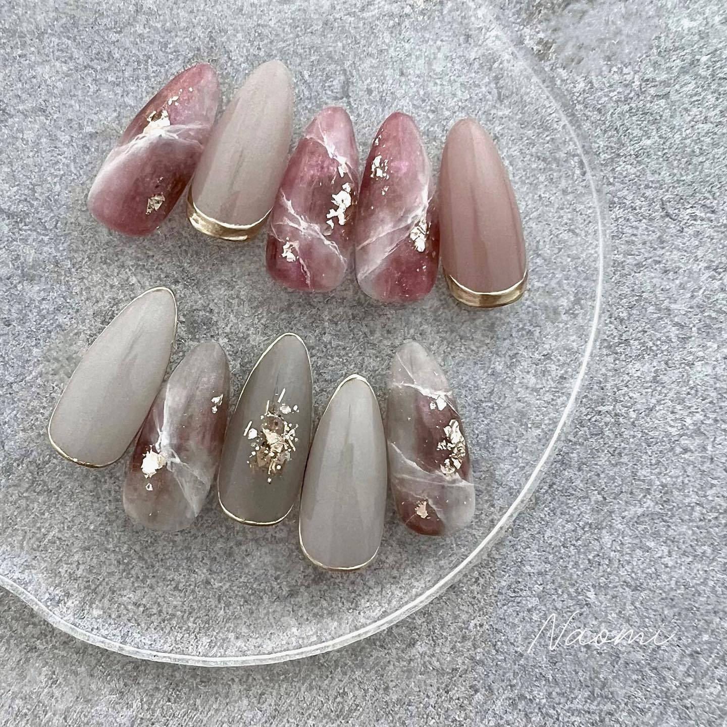 #天然石ネイル,#ニュアンスネイル,#秋ネイル,#箔ネイル,#きらきらネイル,#ネイル,#グリッターネイル,#ミラーネイル,#もやもやネイル,#奥行きネイル,#シアーネイル,#セルフネイル,#大人可愛いネイルのネイルデザイン