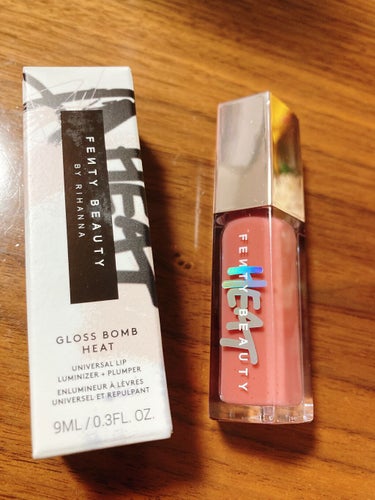 GLOSS BOMB Universal Lip Luminizer/FENTY BEAUTY BY RIHANNA/リップグロスを使ったクチコミ（1枚目）