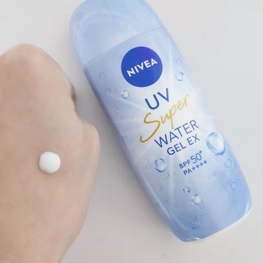 ニベア ニベアUV ウォータージェル SPF50のクチコミ「顔からだどちらにも使え、化粧下地にもなります。
ゆるめのジェルのようなテクスチャで、塗り拡げる.....」（2枚目）