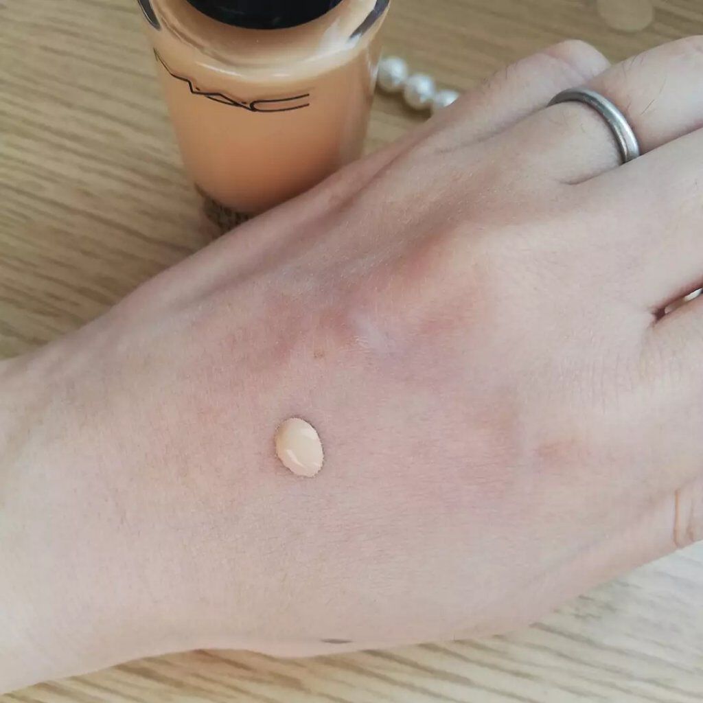 スタジオフィックス フルイッド SPF 15/M・A・C/リキッドファンデーションを使ったクチコミ（3枚目）