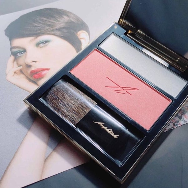 【40代向け】自然な血色感でくすみを一掃!アラフォー世代におすすめなチークの入れ方