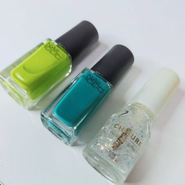 【NAILHOLIC✕ちふれでSummerカラーネイル🌴🌊🍹】


■使用item■

ーnailholicー

GR707
グリーンのようなイエローのような絶妙カラーがかわいい！
ラメ入りで一度塗りだと透け感も楽しめる♡

GR706　
高級感ある宝石のようなターコイズグリーンカラー♡
こちらも夏にピッタリ！

ーちふれー
ネイルエナメル014
薬指にアクセントとして重ね塗りしたホロ！
とりあえずこれは万能だから持っておいたほうが良き！


❤︎感想❤︎

今回はそれぞれ単色で2度塗りで仕上げています！

ネイルホリックはどちらも夏にピッタリなおしゃれカラーなのでフットネイルでも楽しみたいな♡

爪切っちゃったのが悔やまれる🤣


#Summerネイル 　#nailholic #ネイル　#セルフネイル

ーーーーーーーーーーーーーーーーーーーーーーーー　

最後まで見てくださりありがとうございます！

投稿が少しでもいいなと思った方、いいね&クリップしていただけると嬉しいです♡


💜Instagramもよろしくお願いします💜

Instagram→　@yayopi 037 

の画像 その2