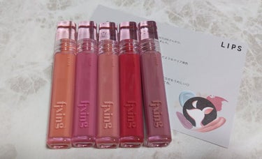 こんにちは☺

ETUDEのグロウ フィクシングティント全5色をお試しさせて頂いたので紹介させて下さい。

水彩画からインスパイアされた、水に滲んだようなクリア発色が特徴のティントリップです。
重ねて色