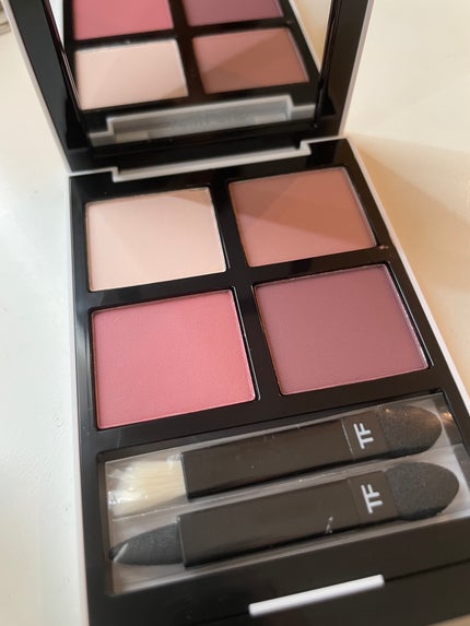 Tom fordアイシャドウ 01R ローズティーズ アイ カラー クォード 01R ローズ ティーズ / TOM FORD BEAUTY