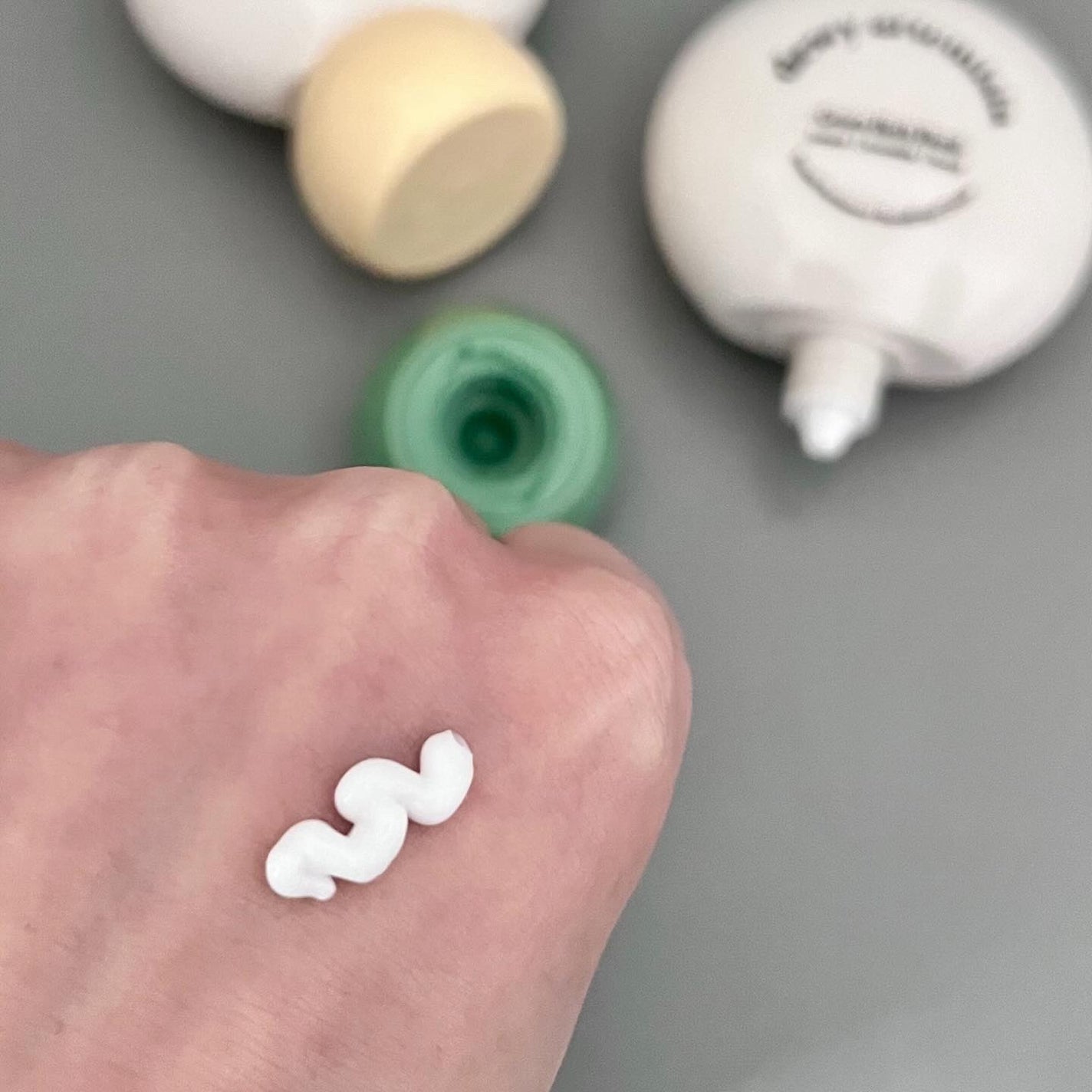 パフューマリー ハンド&ネイルクリーム デューイアルテミシア 50ml/カミール/ハンドクリームを使ったクチコミ(4枚目)