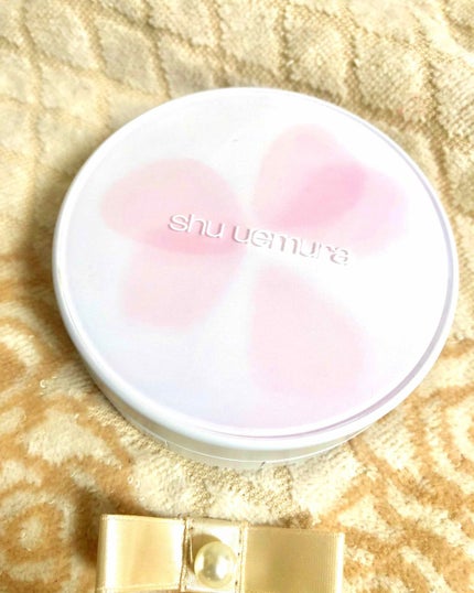 shu uemura ペタルスキン クッション ファンデーションのクチコミ「カラー→764 ミディアムライトベージュ。
クッションファンデの中で、1番長く使っているアイ.....」(1枚目)