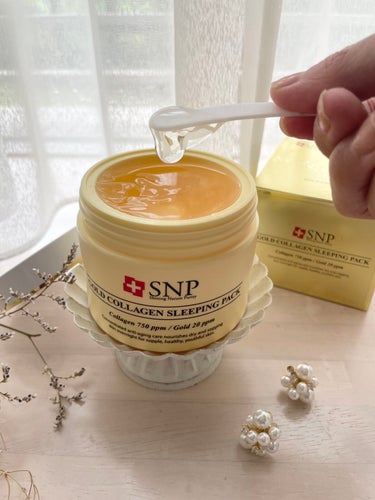 SNP SNP ゴールド コラーゲン スリーピング パックのクチコミ「ツヤを失った肌へ集中的に栄養を補給してくれる睡眠パック🤍

プルンとしたテクスチャーでいつもの.....」（2枚目）