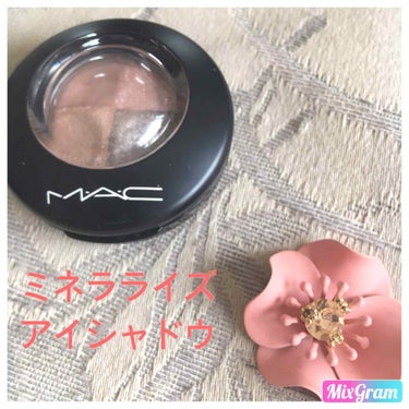  #スウォッチ 

無難！
MAC ミネラライズ アイシャドウ
ペタルペイト

誕生日プレゼントで頂きました💓


一時期、配色を変えて
毎日研究しておりました。

しかし、どう変えてもあんまり変化なし