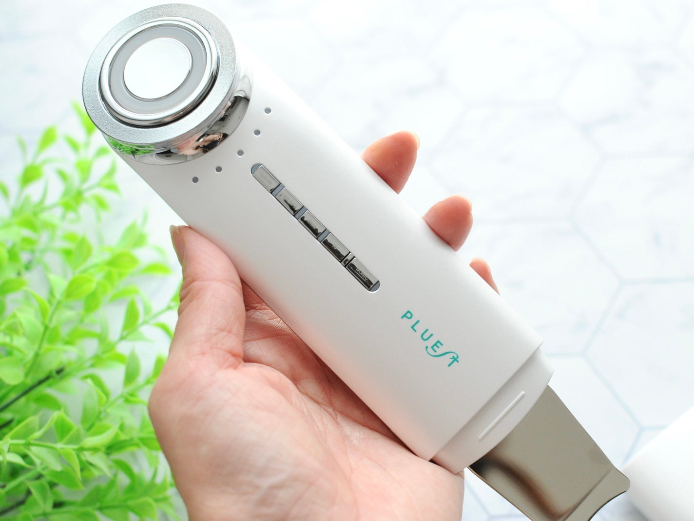 Happy on LIPS 「PLUESTマルチフェイシャルスパ1台6役の多機能美顔器と言う..」(2枚目)