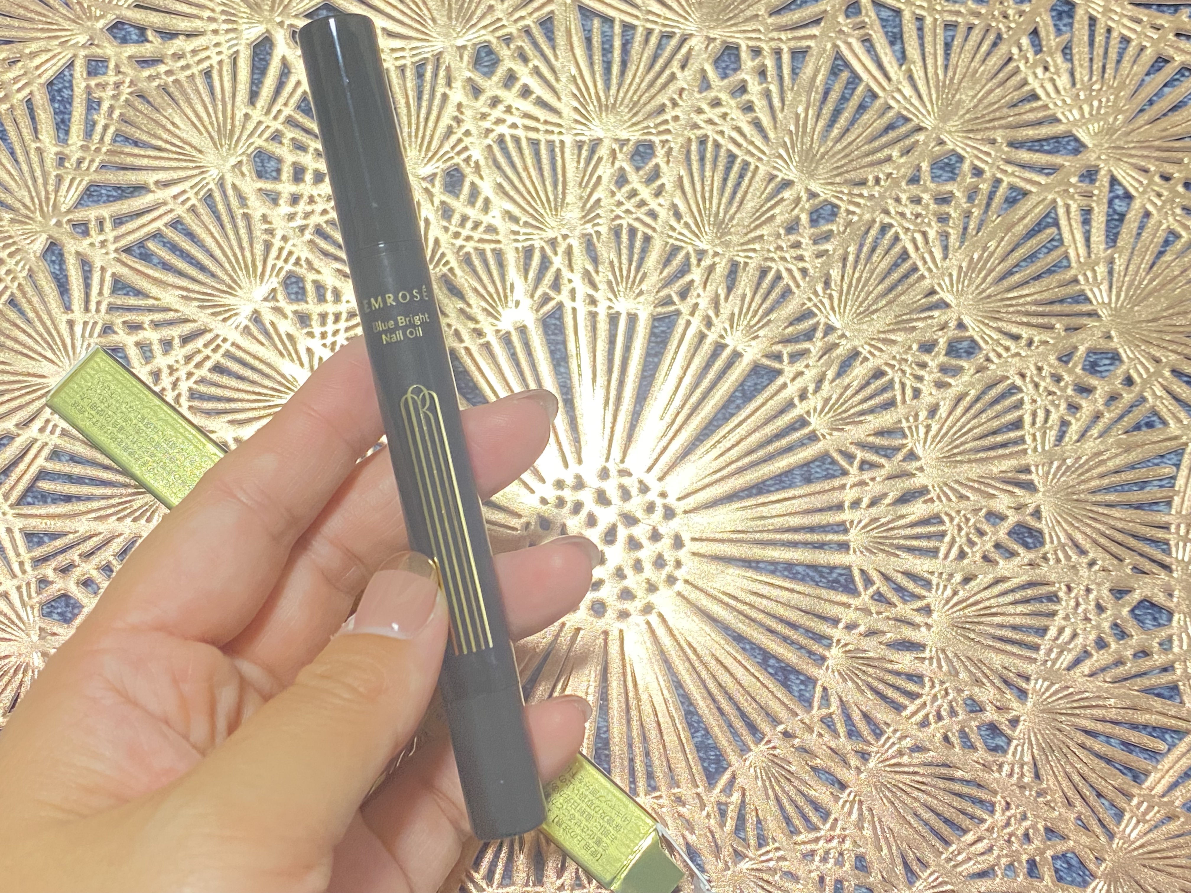 ブルーブライトネイルオイル/EMROSÉ/ネイルオイル・トリートメントを使ったクチコミ（2枚目）