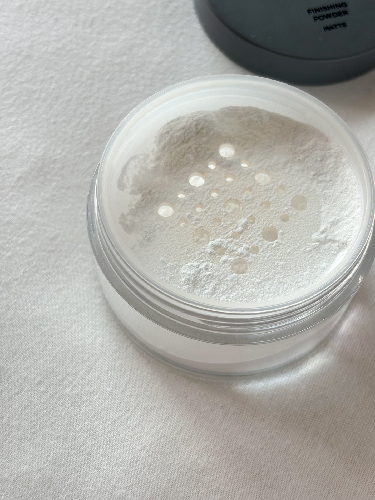 フィニッシングパウダー マット/チャコット・コスメティクス/ルースパウダーを使ったクチコミ(2枚目)