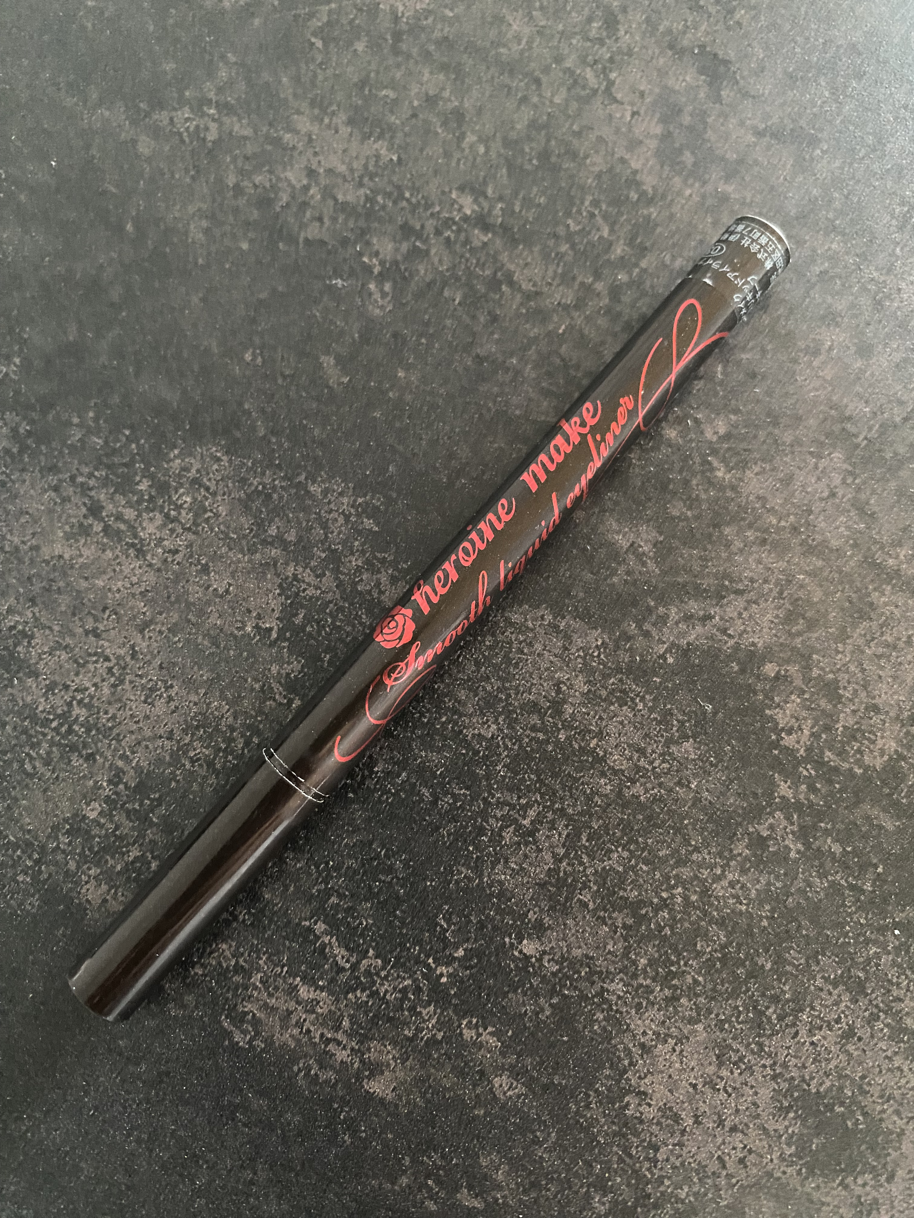 発色◎アイライナー🩵
アイライナーはついつい出先とかで適当に買ってしまうんですが、ヒロインメイク良かったです！！

ヒロインメイク　スムースリキッドアイライナー スーパーキープ　　