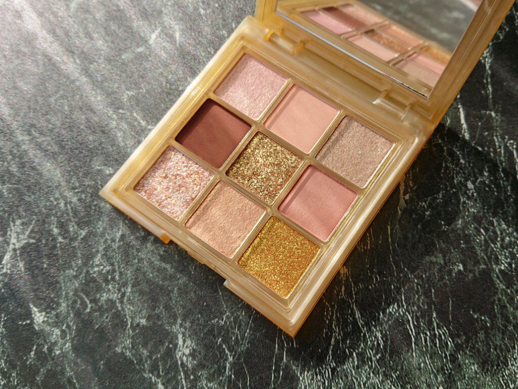Huda Beauty Gold Obsessions Paletteのクチコミ「#HUDABEAUTY
#GOLDOBSESSIONS

マット3色
シマー3色
グリッター3.....」（2枚目）
