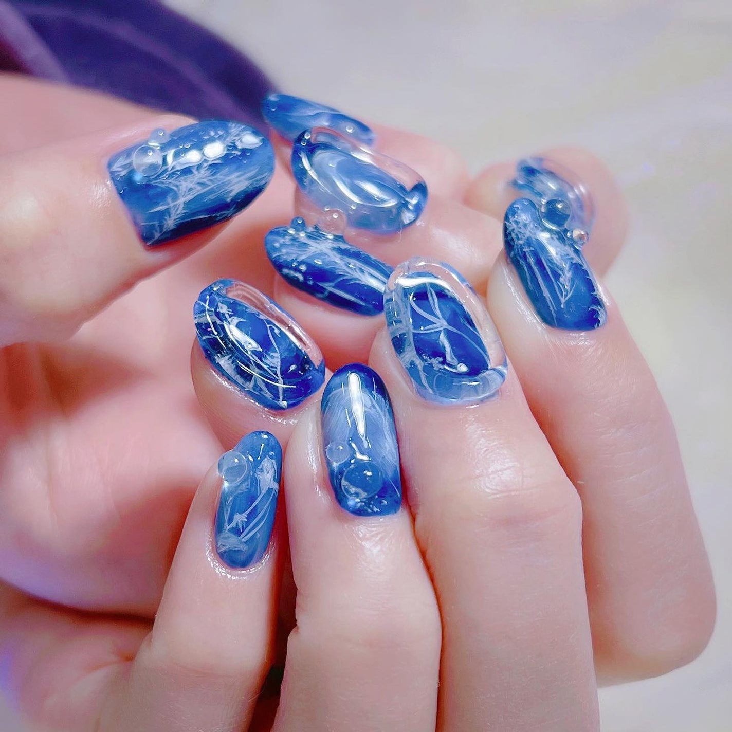 なかやまちえこ on LIPS 「真冬の森の中みたいなネイル🧊⠀⠀@pregel.jp@kima..」(2枚目)