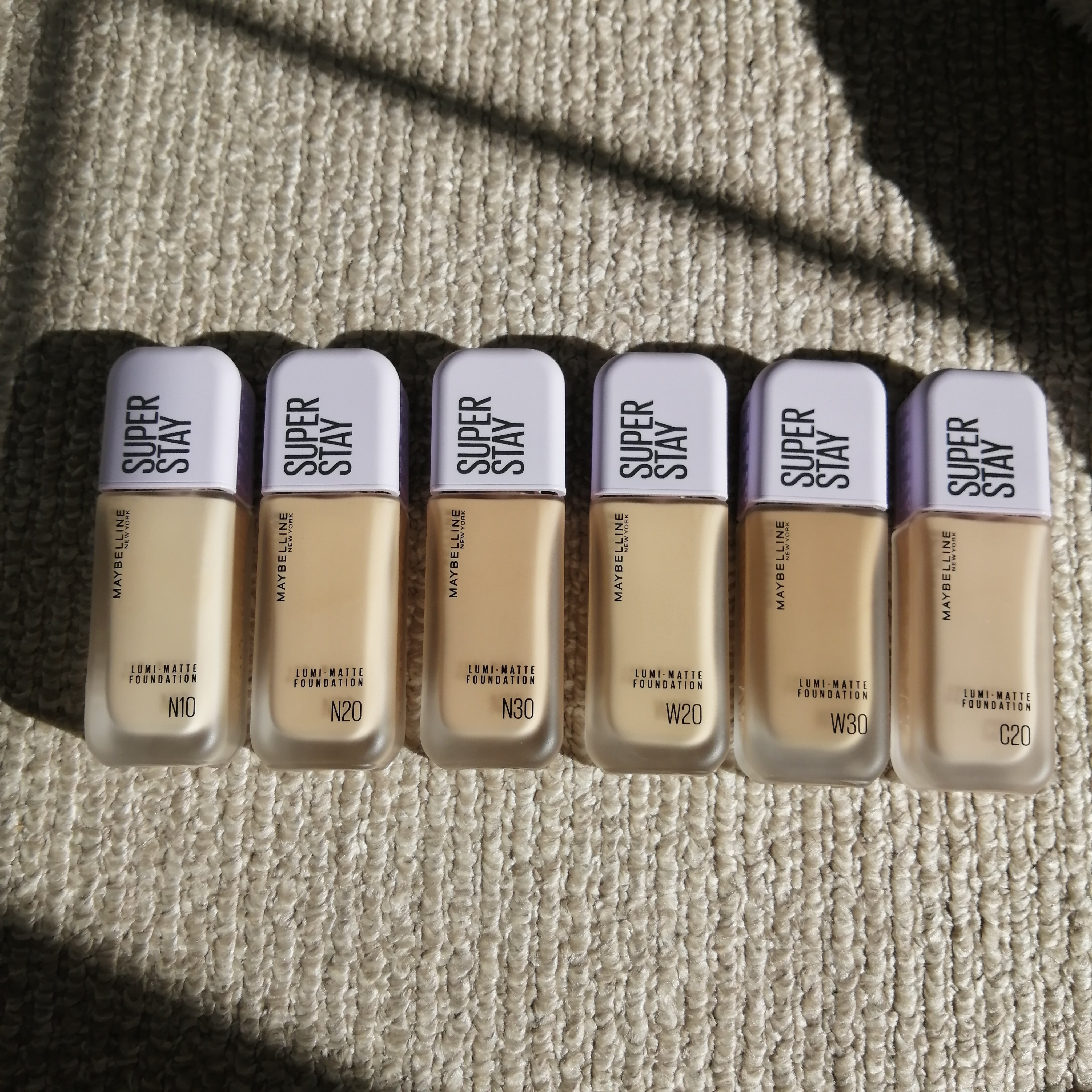 【超薄膜で崩れない】メイベリンの新作ファンデ！！

この新作「SPステイ ルミマット リキッドファンデーション」
まず名前でびっくり ルミマット…？
ルミはルミナス（＝光り輝く）の意味だと思うので今どきのツヤ肌意識なのかなと思いきやマット。